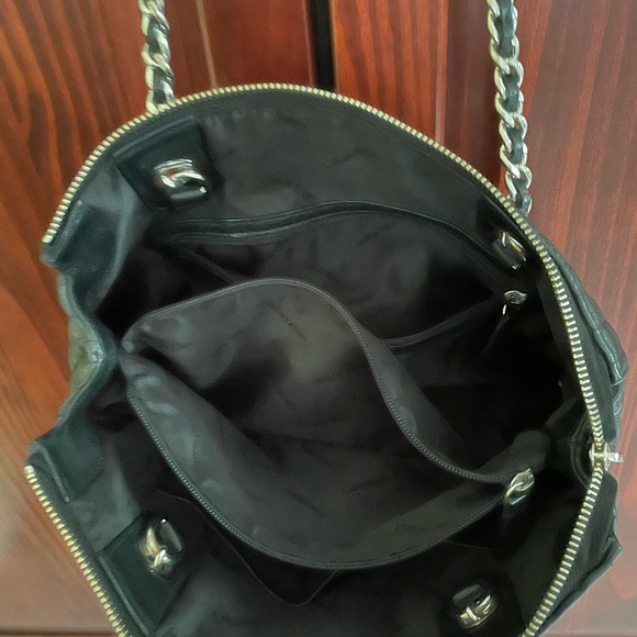 Calvin Klein Quilted Handbag. Lots of Compartments. - Picture 5 of 15